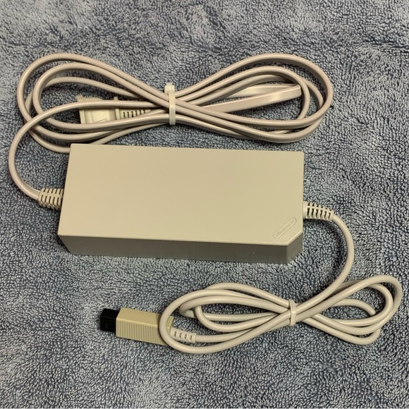 Nintendo Wii AC Adapter RVL-002 - Picture 1 of 2